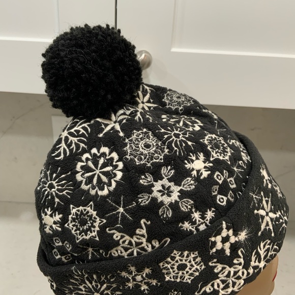 Saks Fifth Avenue Hat - Picture 5 of 9